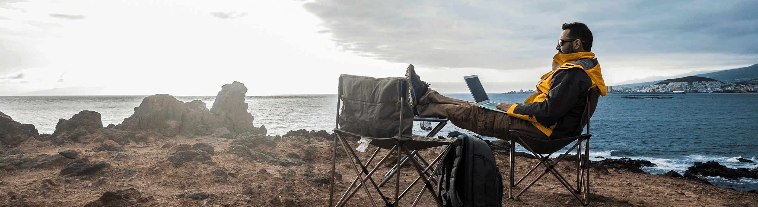 The How to become a digital nomad (and work remotely from anywhere!)'s article card